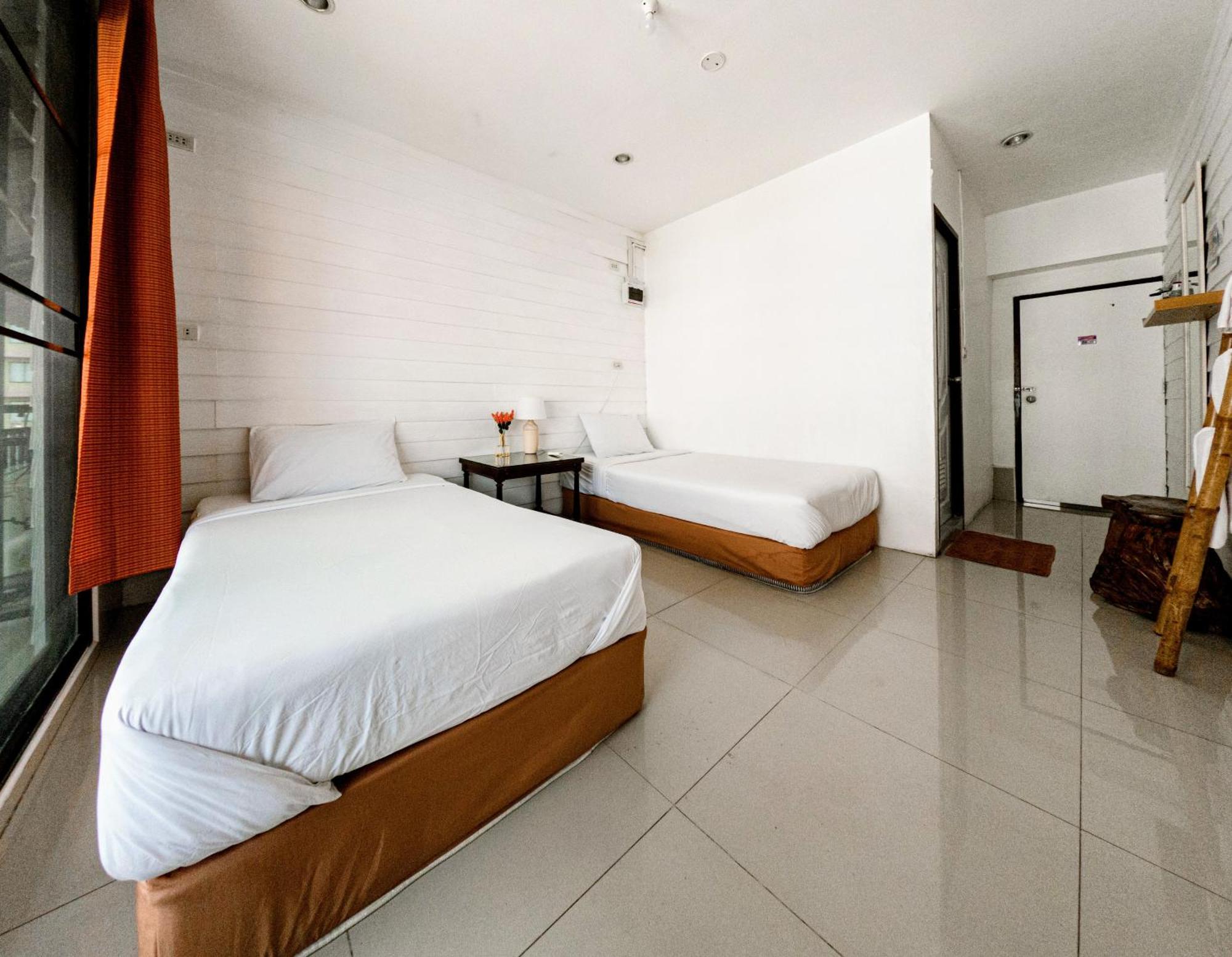 Back Backpackers Banguecoque