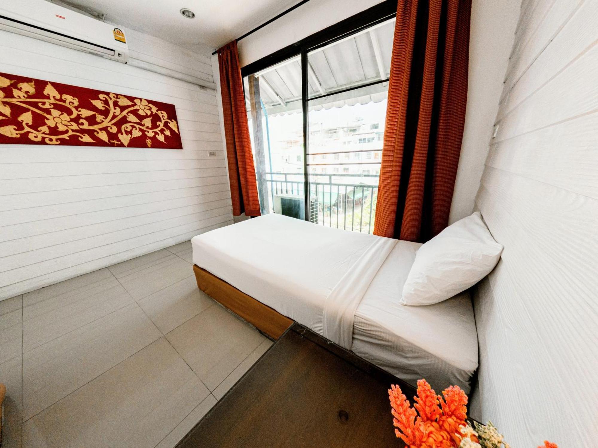 Back Backpackers Albergue
